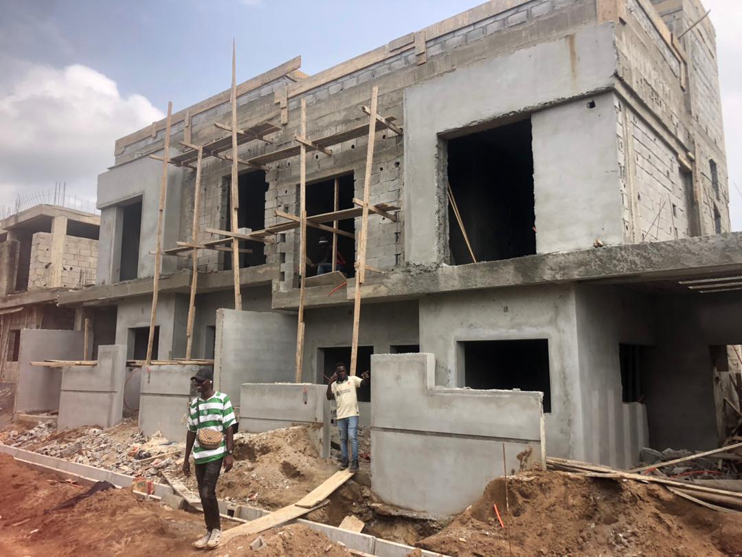 Salon d’un duplex à Angré